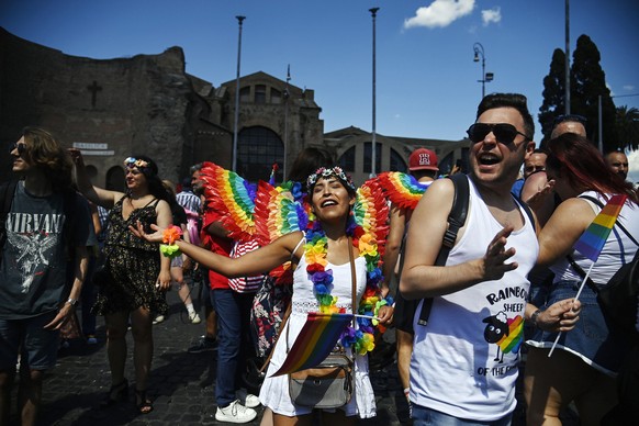 epa10007779 Members and supporters of the lesbian, gay, bisexual and transgender (LGBT) community take part in the Pride parade in Rome, Italy, 11 June 2022. EPA/Riccardo Antimiani
