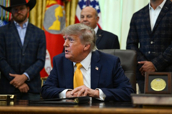 epa13212694 US President Donald Trump makes an announcement on taking action to expand meat-processing options for US farmers and ranchers in the Oval Office at the White House in Washington, DC, USA, ...