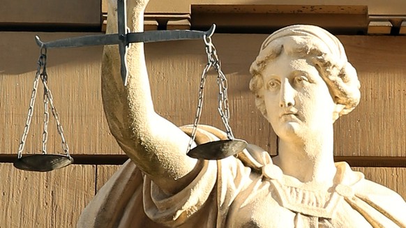 justizia gericht richter
