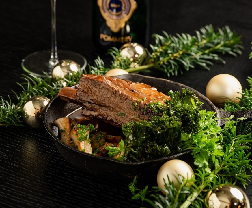 Weihnachtsmenu von Pascal Schmutz 2025

NR Production GmbH
Nicole Rötheli
nicole@nicoleroetheli.com
+41 78 896 77 79
www.nicoleroetheli.com