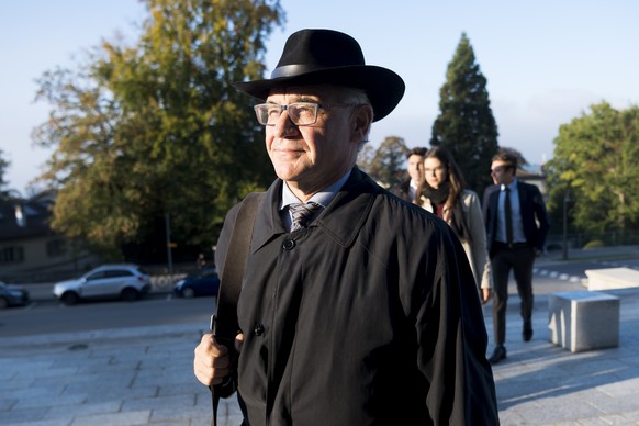 L&#039;ex-banquier Rudolf Elmer arrive pour une audience au Tribunal federal ce mercredi 10 octobre 2018 a Lausanne. (KEYSTONE/Jean-Christophe Bott)