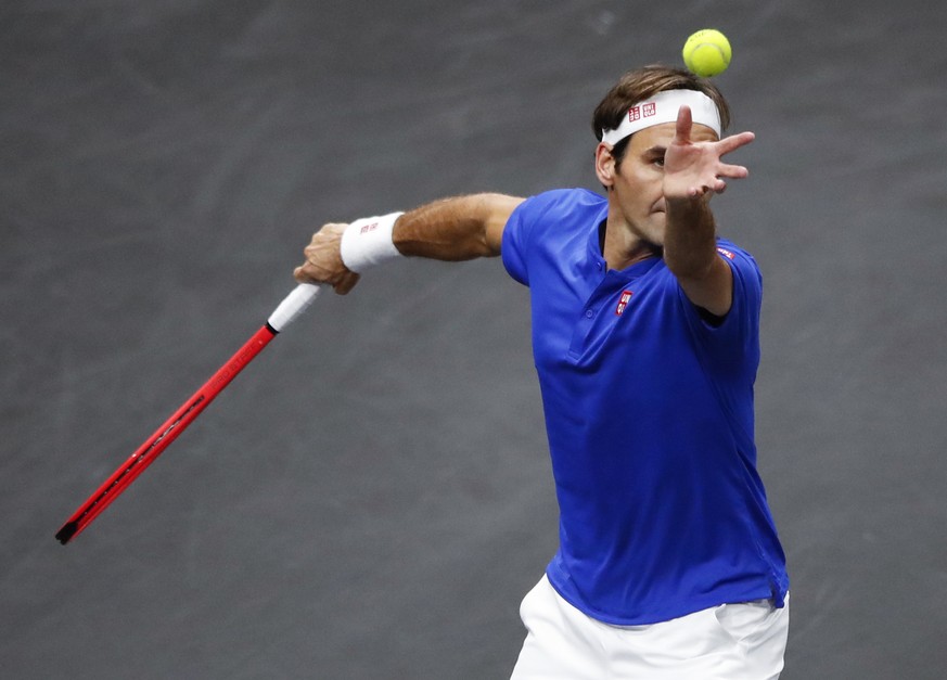 Team Europe&#039;s Roger Federer serves against Team World&#039;s Nick Kyrgios at the Laver Cup tennis event, Saturday, Sept. 22, 2018, in Chicago. (AP Photo/Kamil Krzaczynski)