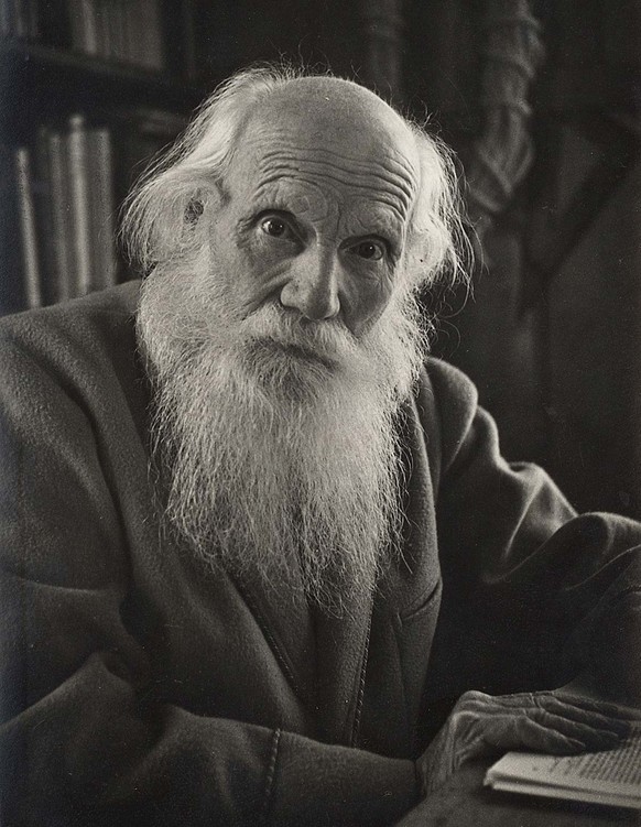 Albert Heim auf einer Fotografie von 1934.
https://ba.e-pics.ethz.ch/catalog/ETHBIB.Bildarchiv/r/33484/viewmode=infoview/qsr=portr%C3%A4t%20albert%20heim
