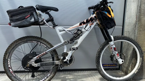 Die Regionalpolizei Suret kontrollierte am Sonntag, den 13.06.2021 in Gränichen einen Lenker, welcher mit einem selbstgebauten E-Bike unterwegs war.