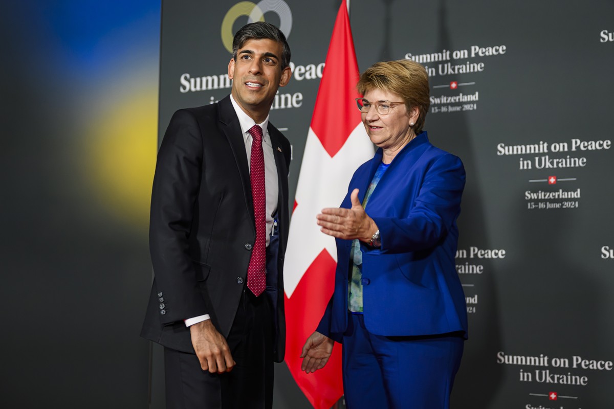 Swiss Federal President Viola Amherd (right) poses with British Prime Minister Rishi Sunak during the Summit on peace in Ukraine, in Stansstad near Lucerne, Switzerland, Saturday, June 15, 2024. Heads ...