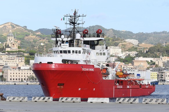 epa07865224 The Ocean Viking rescue ship arrives in the port of Messina, Sicily Island, southern Italy, 24 September 2019. Ocean Viking arrived in front of the port of Messina, with 182 migrants, incl ...