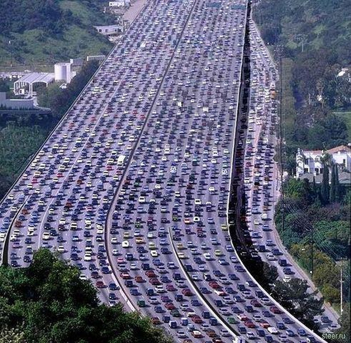 Stau-Bilder für das ultimative Gotthard-Feeling zu Ostern