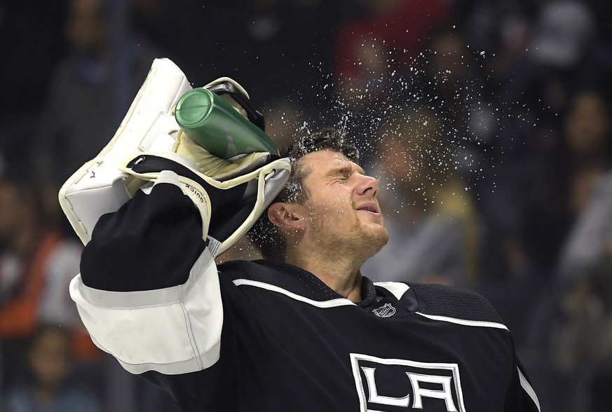 Los Angeles Kings goaltender Jonathan Quick sprays water in his face prior to the first period of an NHL game against the Anaheim Ducks, Saturday, Sept. 29, 2018, in Los Angeles. (AP Photo/Mark J. Ter ...