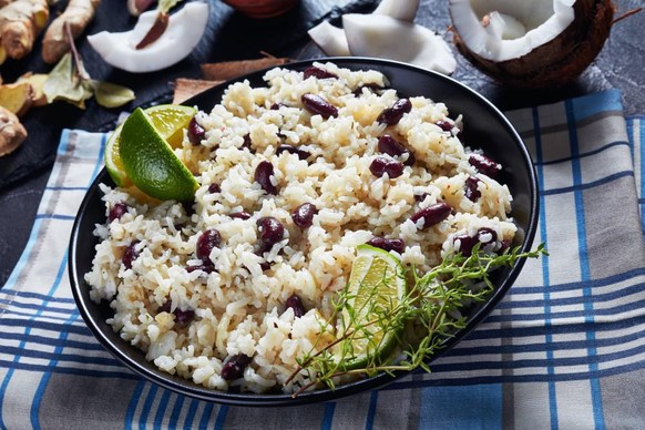 <em>Bacillus cereus</em> can be found on starchy foods such as rice, pasta or potatoes.  ” data-link=”/u/zoom?url=/imgdb/de1f/Qx,B,0,0,1000,667,416.277,166,111/5477853604475172&caption=<em>Bacillus cereus</em> can be found on starchy foods such as rice, pasta or potatoes.  &source=Image: shutterstock”></div>
<p class=