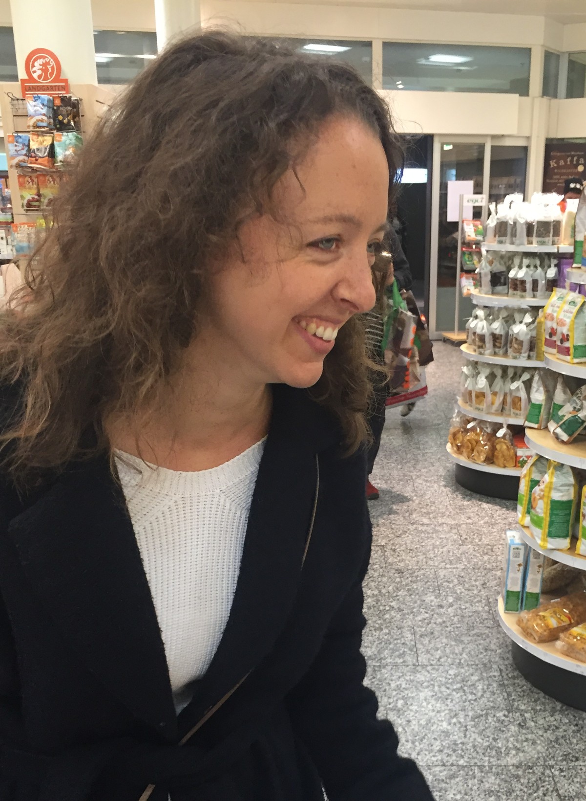 Debbie. Im Bioladen.