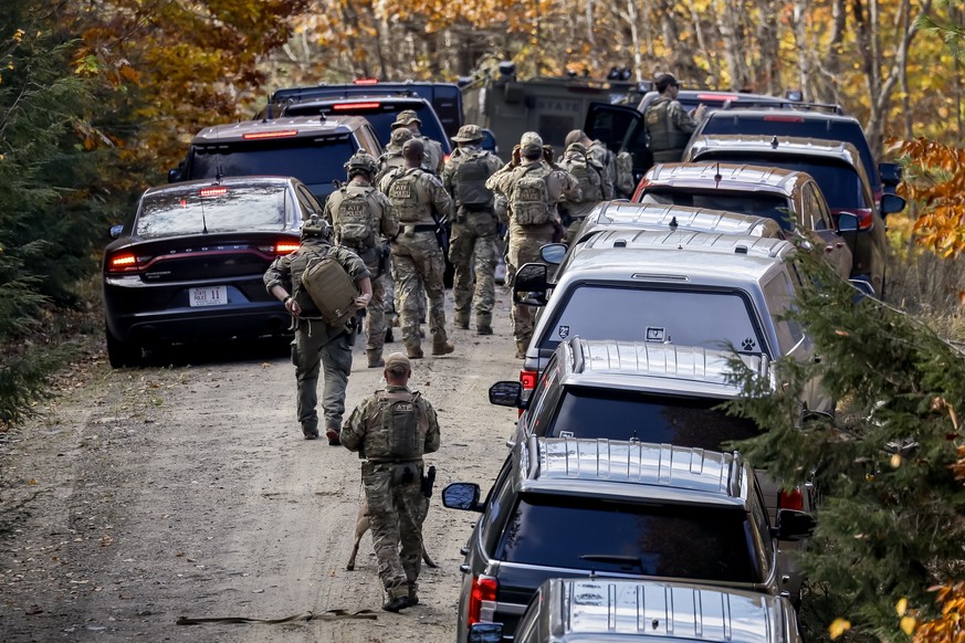 epa10943049 Heavily armed law enforcement personnel swarm an area, two days after a mass shooting, in Bowdoin, Maine, USA, 27 October 2023. A manhunt was underway as police were searching for suspect  ...