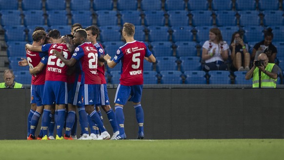 Basel's player celebrate the 1:0 goal during the UEFA Europa League third qualifying round second leg match between Switzerland's FC Basel 1893 and Netherland's Vitesse in the St. Jakob-Park stadium in Basel, Switzerland, on Thursday, August 16, 2018. (KEYSTONE/Ennio Leanza)