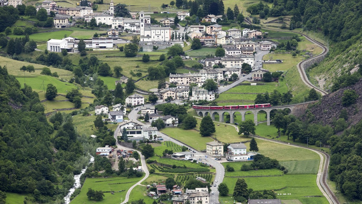 Brusio in the Canton of Grisons, Switzerland, on June 10, 2018. (KEYSTONE/Peter Klaunzer)

Die Ortschaft Brusio, am Samstag, 9. Juni 2018. (KEYSTONE/Peter Klaunzer)