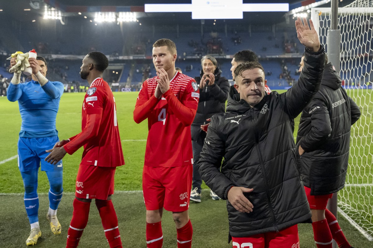 Switzerland's Xherdan Shaqiri, right, thanks the fans after the UEFA Euro 2024 qualifying group I soccer match between Switzerlandat and Kosovo at the St. Jakob-Park stadium in Basel, Switzerland ...