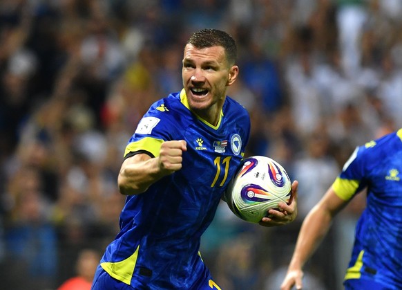 epa12366008 Bosnia and Herzegovina's Edin Dzeko celebrates a goal during the 2026 FIFA World Cup European Qualifiers Group H between Bosnia and Herzegovina and Austria in Zenica, Bosnia and Herze ...