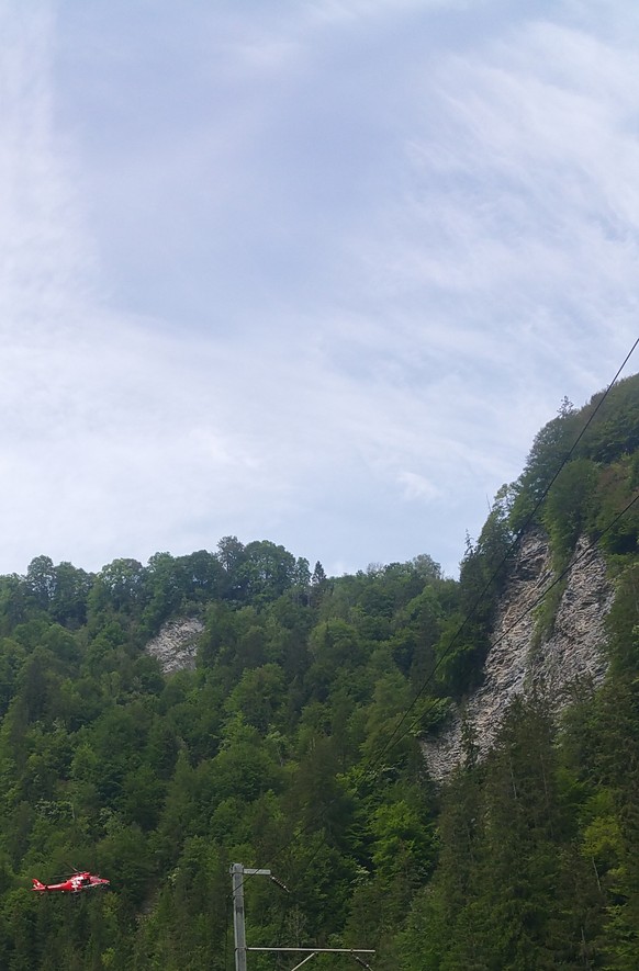 Rega über der Landquart um 15.14 Uhr zwischen Küblis und Fideris Station.