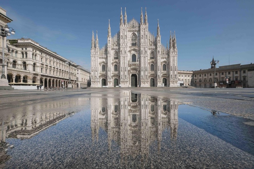 epa08335168 A deserted Duomo Square in Milan, Italy, 31 March 2020. Italy is under lockdown in an attempt to stop the widespread of the SARS-CoV-2 coronavirus causing the Covid-19 disease. EPA/ANDREA  ...