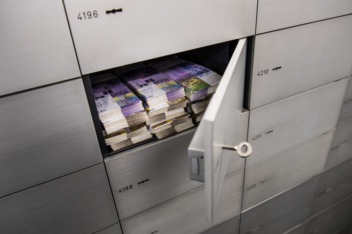 ZUR DEBATTE DER INITIATIVE "JA ZUR PRIVATSPHAERE" DURCH DEN NATIONALRALT, MIT DER DAS BANKGEHEIMNIS IN DER VERFASSUNG VERANKERT WERDEN SOLL, STELLEN WIR IHNEN AM DIENSTAG, 13. DEZEMBER 2016, ...