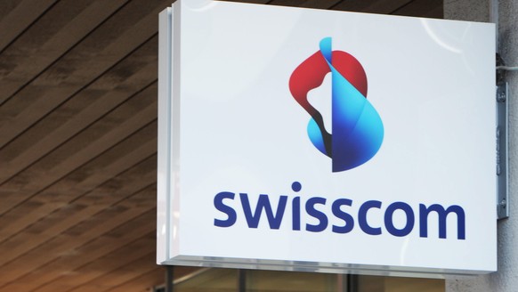 ARCHIV - Das Logo von Swisscom, aufgenommen am Donnerstag, 1. November 2012, in Winterthur. - Die Swisscom hat 2014 deutlich zulegen koennen. Dank starkem Wachstum bei den Buendelangeboten stieg der U ...