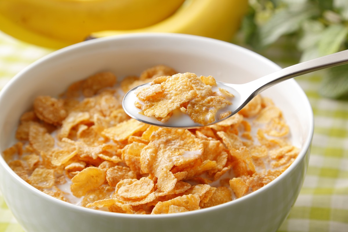 kellog's corn flakes breakfast cereal zerealien morgenessen frühstück zmorge milch cornflakes essen food