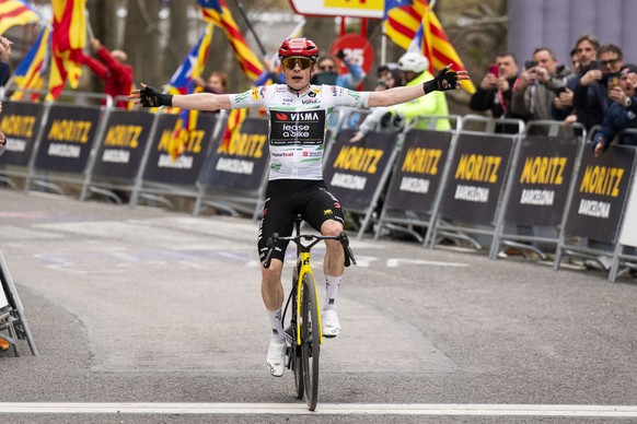 epa12857116 Danish rider Jonas Vingegaard of Visma l Lease a Bike team wins the sixth stage of the Volta a Catalunya cycling race, over 158.2km from Berga to Queralt, Spain, 28 March 2026. EPA/SIU WU