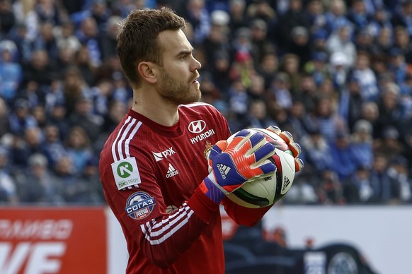 CSKA Moscow&#039;s goalkeeper Igor Akinfeev makes a save during a Russian Premier League Championship soccer match between CSKA Moscow and Zenit St. Petersburg in St. Petersburg, Russia, Sunday, April ...