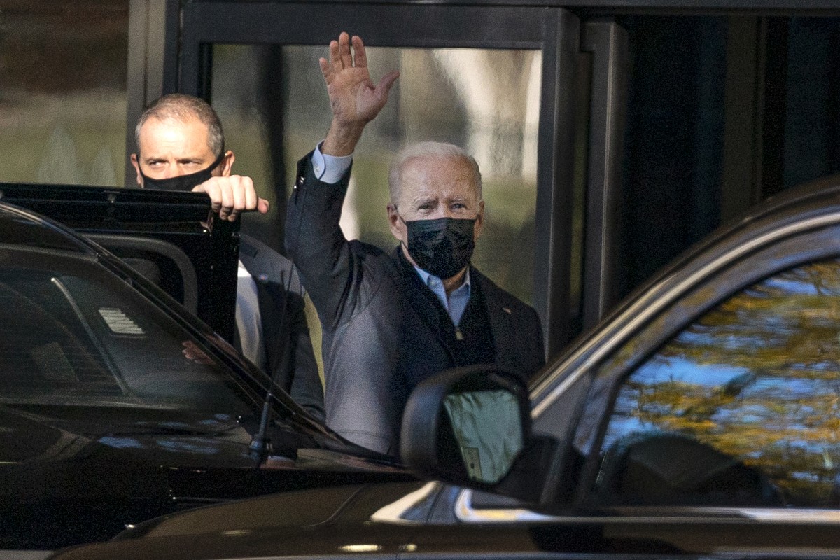 President Joe Biden arrives at Walter Reed National Military Medical Center for a physical exam, Friday, Nov. 19, 2021, in Bethesda, Md. (AP Photo/Evan Vucci)
Joe Biden