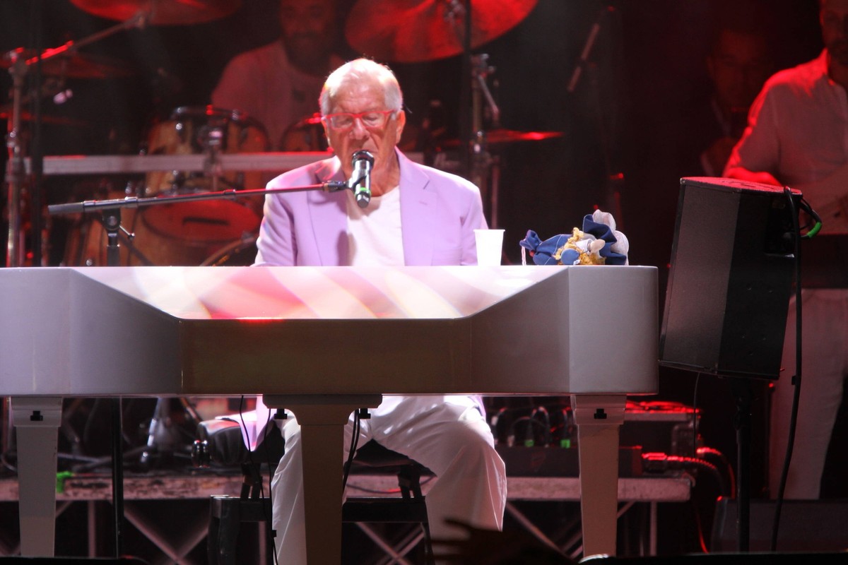Italy: Peppino Di Capri and Rosa Chiodo in concert The singer Peppino Di Capri and Rosa Chiodo,singer,concert in Aversa,province of Caserta,Southern Italy.In picture Peppino Di Capri .singer Aversa Ca ...