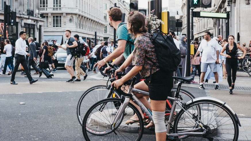 Zwei ungeschützte intergalaktische Wunder in London.