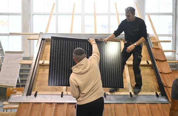 AVIS --- IN ZUSAMMENHANG MIT DEM LEHRGANG ZUM SOLATEUR AN DER ENERGIEAKADEMIE TOGGENBURG STELLEN WIR IHNEN FOLGENDES NEUES BILD ZUR VERFUEGUNG. WEITERE BILDER FINDEN SIE AUF visual.keystone-sda.ch --- ...