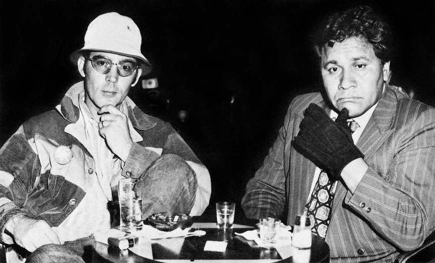 Die echten Raoul Duke und Dr. Gonzo: Author Hunter S. Thompson mit Anwalt Oscar Zeta Acosta im Caesars-Palace-Casino, Las Vegas, März 1971. 