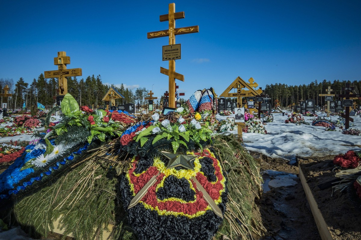 March 21, 2023, Saint Petersburg, Saint Petersburg, Russia: Grave in the Beloostrovsky cemetery of Dmitry Menshikov, a criminal inmate recruited in a russian jail by the Wagner group as mercenary in t ...