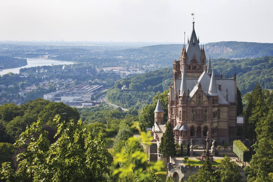 Bildnummer: 53765036 Datum: 23.06.2009 Copyright: imago/imagebroker
Schloss Drachenburg am Drachenfels, K�nigswinter, Siebengebirge, Nordrhein-Westfalen, Deutschland, Europa Reisen kbdig xmk 2009 que ...