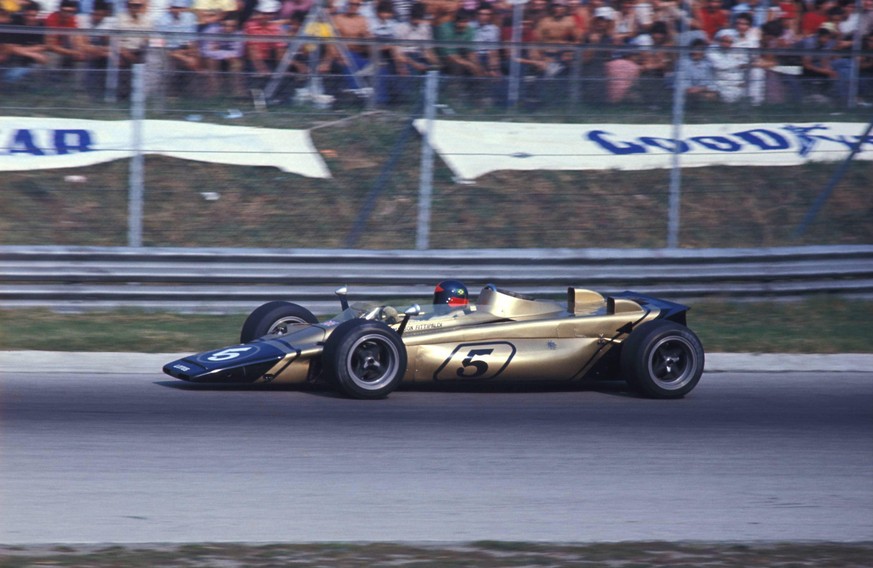 IMAGO / Motorsport Images

1971 Italian GP AUTODROMO NAZIONALE MONZA, ITALY - SEPTEMBER 05: Emerson Fittipaldi, Lotus 56B Pratt &amp; Whitney during the Italian GP at Autodromo Nazionale Monza on Sept ...