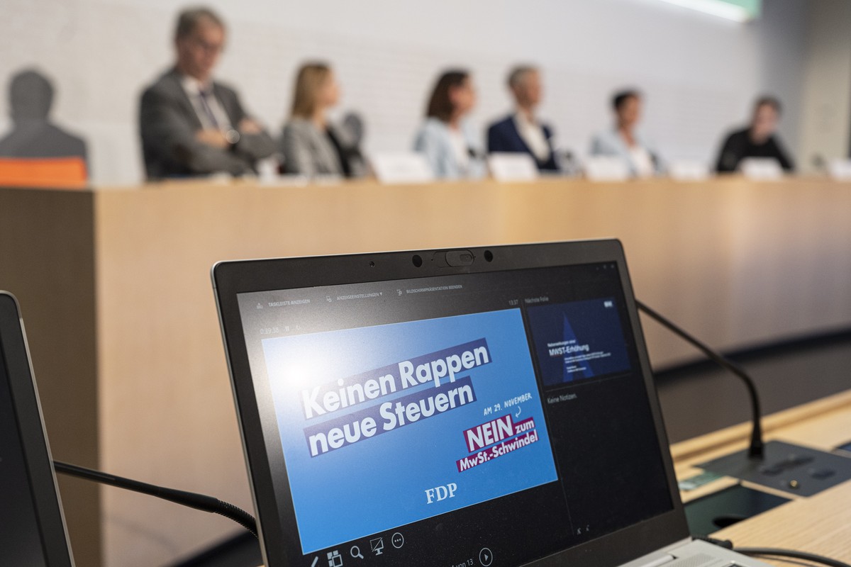 Nationalrat Cyril Aellen, FDP-GE, Melanie Racine, Vize-Praesidentin der Jungfreisinnigen Schweiz, Nationalraetin und Co-Praesidentin Susanne Vincenz-Stauffacher, FDP-SG, Claude Maurer, Oekonomchef BAK ...