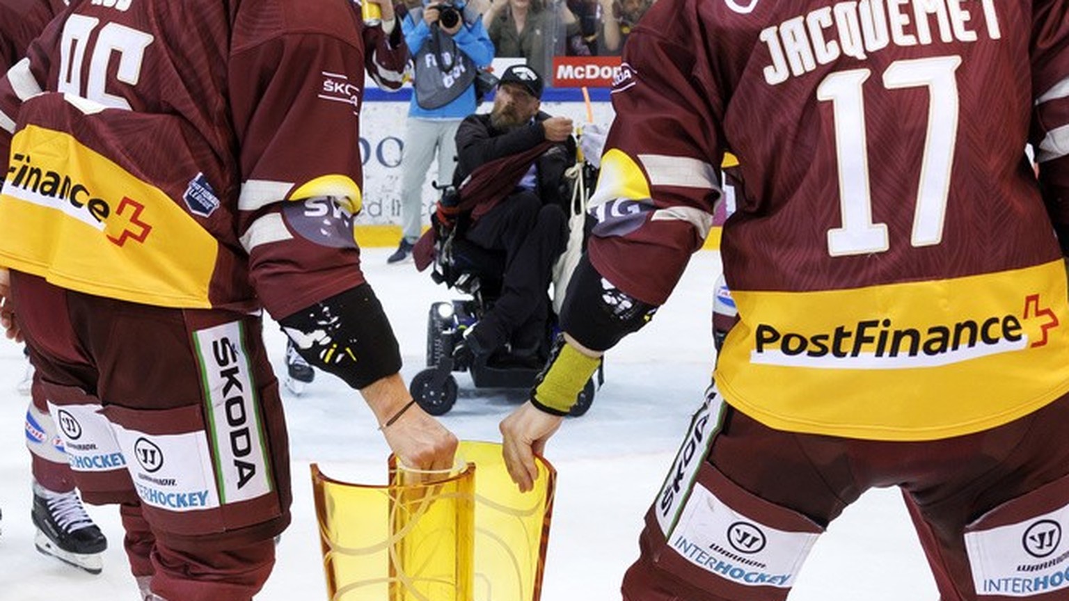 Geneve-Servette&#039;s forward Noah Rod, left, and Geneve-Servette&#039;s defender Arnaud Jacquemet, right, celebrate with the trophy of Swiss Champion after winning by 4:1 the seventh and final leg o ...