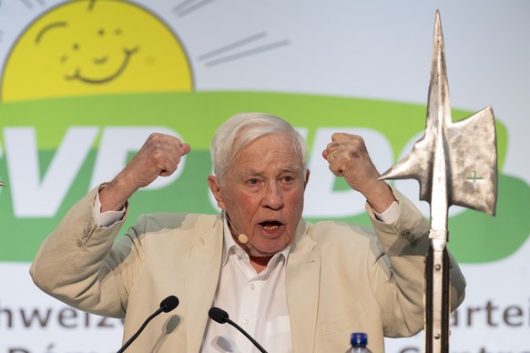 Alt-Bundesrat Christoph Blocher bei seiner Ansprache anlaesslich der Delegiertenversammlung der SVP Schweiz vom Samstag, 22. August 2026 in der Waldmannhalle in Baar. (KEYSTONE/Urs Flueeler)
