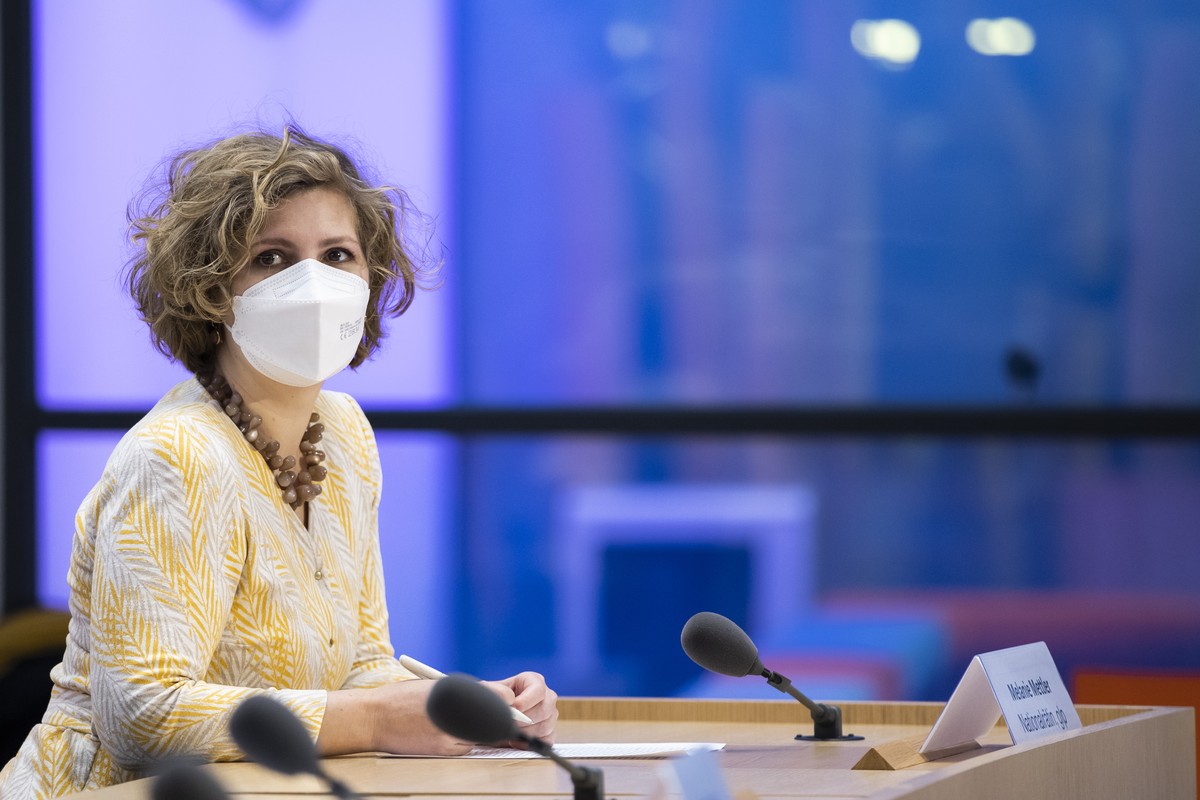 Melanie Mettler, Nationalraetin GLP-BE, spricht waehrend einer Medienkonferenz der ueberparteilichen Allianz fuer ein Ja zum Covid-19-Gesetz, am Montag, 3. Mai 2021, in Bern. (KEYSTONE/Peter Klaunzer)