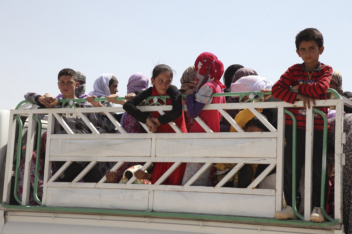 Jesidische Kinder.&nbsp;Bisher gelang es nur wenigen Jesiden in den Schutz kurdischer Peschmerga-Kämpfer zu fliehen.&nbsp;