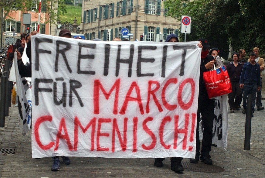 Demonstrationen für Marco Camenisch im Juni 2004 in der Zürcher Altstadt.