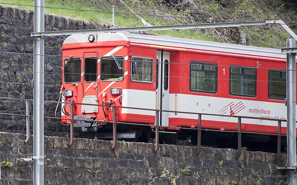 Ein Personenzug der Matterhorn-Gotthard-Bahn beim Bahnhof in Göschenen im Kanton Uri. (Archivbild)