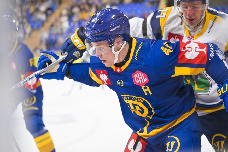 Dominik Egli (HCD), left, and Sverre Ronningen (Storhamar) in action during the Champions Hockey game between Switzerland's HC Davos and Norways Storhamar Hamar, on Friday, September 4, 2026, in ...