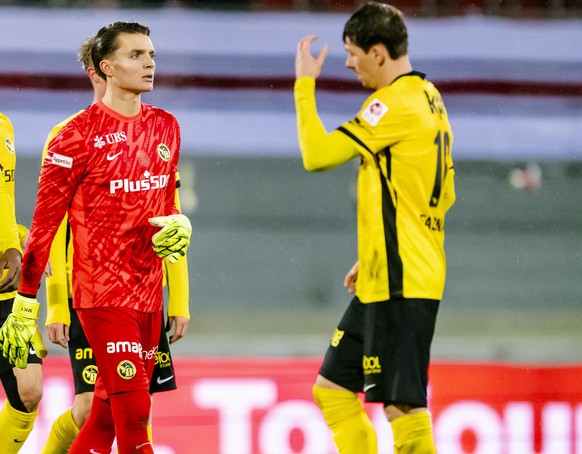 Deception des joueurs bernois avec depuis la gauche, Chris Bedia (YB), le gardien Marvin Keller (YB) et Christian Fassnacht (YB) lors de la rencontre de football de Super League entre FC Sion et BSC Y ...