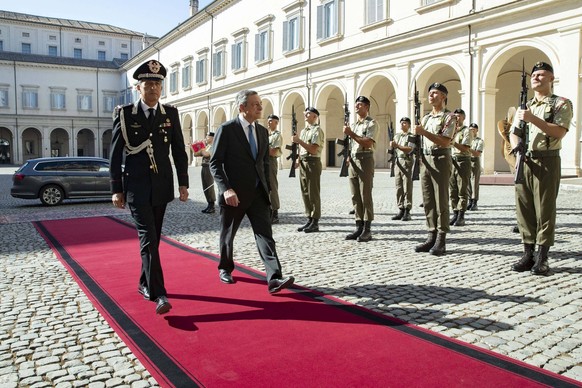 Draghi kommt am Quirinalspalast in Rom an, wo er beim Staatspräsidenten erneut sein Rücktrittsgesuch einreicht.