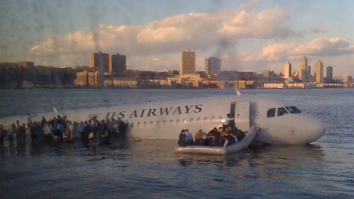 Eine Notlandung im Gewässer vor New York macht den Dienst im grossen Stil bekannt.