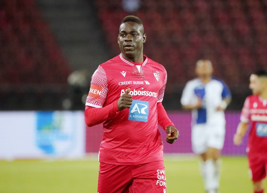 Foto Manuel Geisser 08.10.2022 Stadion Letzigrund, Fussball Herren Super League Saison 2022/2023 Grasshopper Club Zuerich- FC Sion.4:4 Bild : Mario Balotelli Aktion Einzelbild *** Photo Manuel Geisser ...