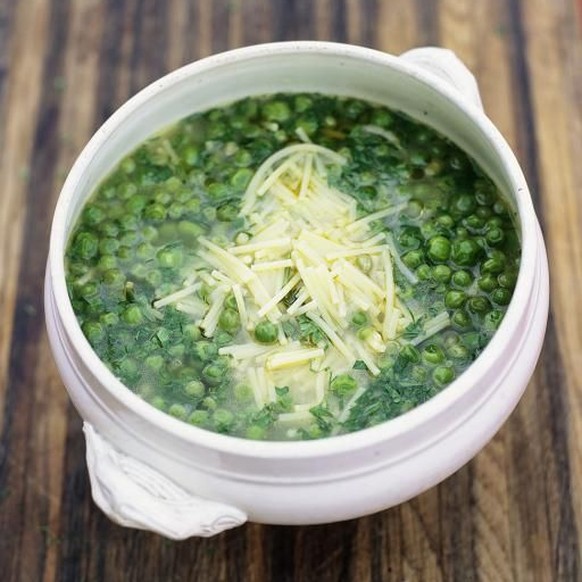 minestra di piselli di altamura italien jamie oliver erbsen pasta 
https://www.jamieoliver.com/de/recipes/vegetables-recipes/altamura-pea-soup-minestra-di-piselli-di-altamura/