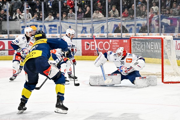 Christopher Tierney (HCAP) tries to score against goalie Simon Hrubec (ZSC), during the regular season National League game between HC Ambri Piotta and ZSC Lions at the ice stadium Gottardo Arena, Swi ...