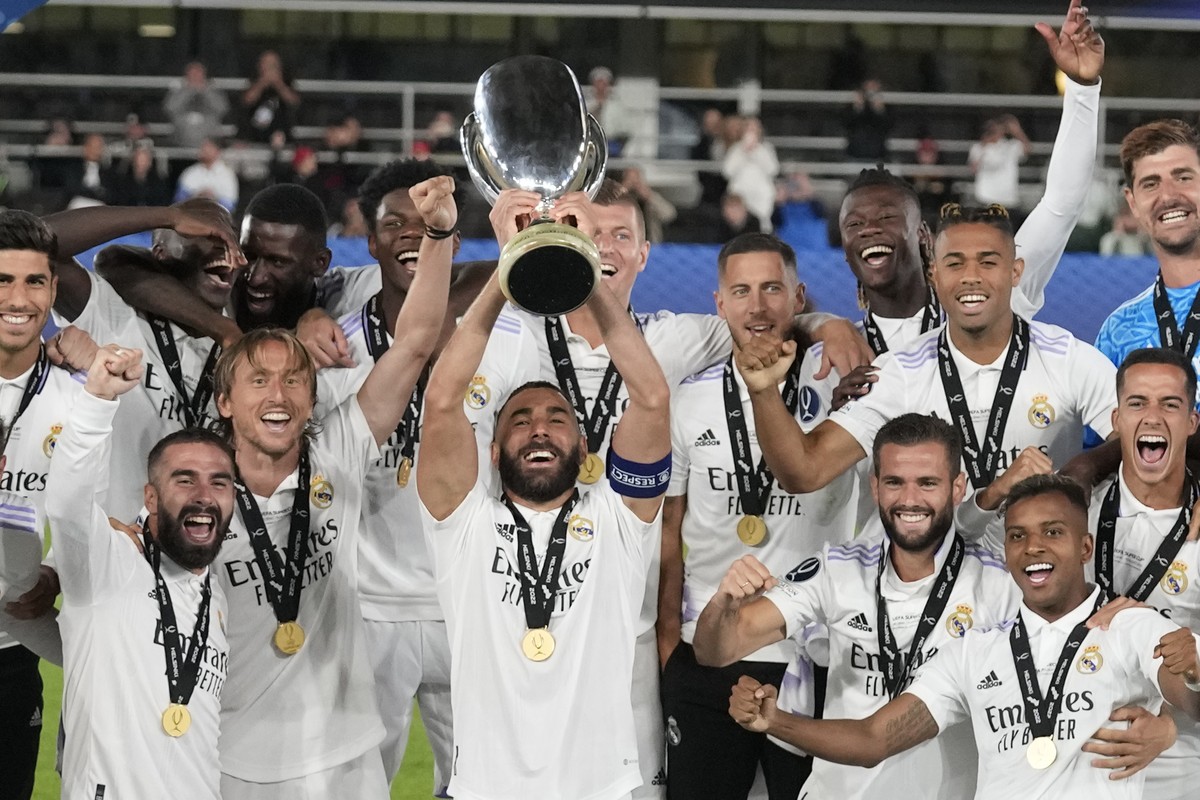 Real Madrid's Karim Benzema lifts the trophy after winning the UEFA Super Cup final soccer match between Real Madrid and Eintracht Frankfurt at Helsinki's Olympic Stadium, Finland, Wednesday ...