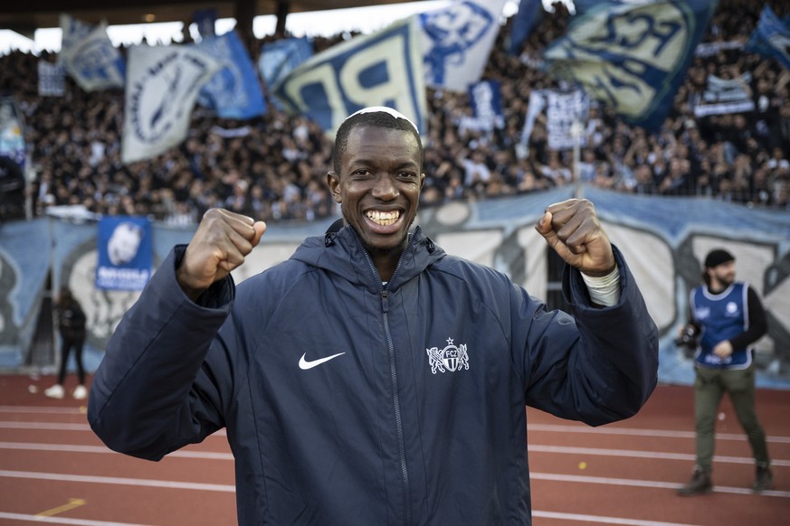 Zuerichs Assan Ceesay jubelt nach dem Fussball Meisterschaftsspiel der Super League zwischen dem FC Zuerich und den BSC Young Boys im Letzigrund, am Samstag, 16. April 2022 in Zuerich. (KEYSTONE/Ennio ...